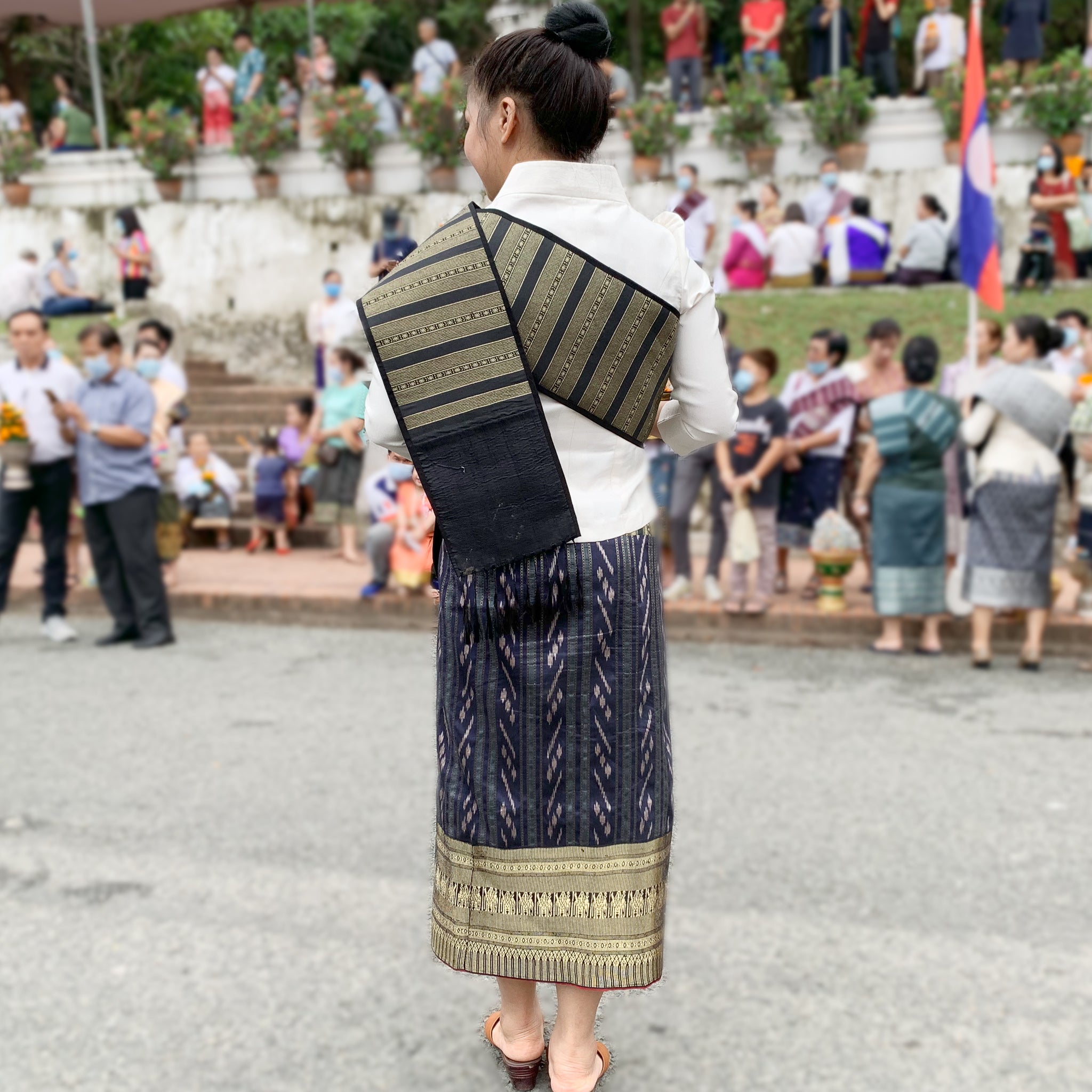 毎日着る伝統衣装？ラオスの「シン」とは